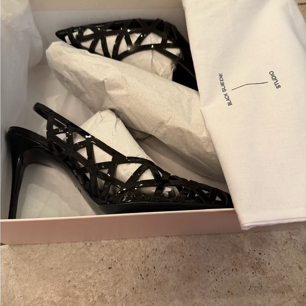 Black Suede Studio Idie 100 black Patent Leather size 38. BNIB.